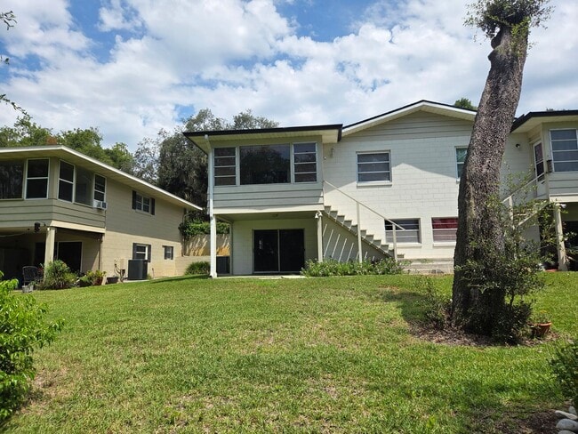 Building Photo - 655 Linden St