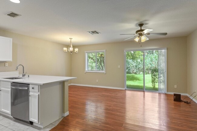Building Photo - 2205 Marshfield Ct