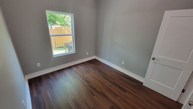 Building Photo - Your Dream Home In Shelby Park