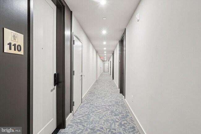 Building Photo - 30 W Allens Ln