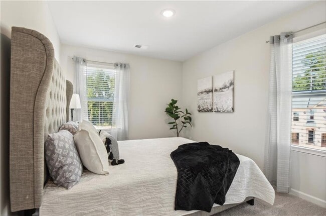 Building Photo - 553 Cygnet Ln