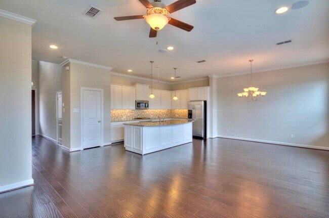 Building Photo - 1804 Cavanal St