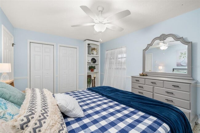 Building Photo - 2551 Lakeview Dr