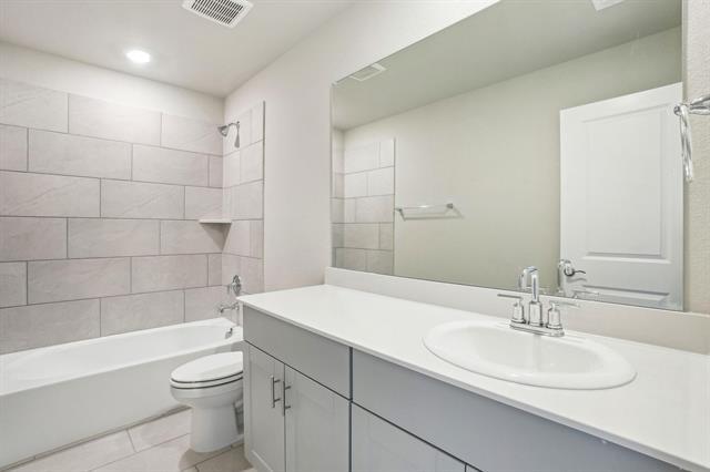 Building Photo - 2211 Gustavus Dr