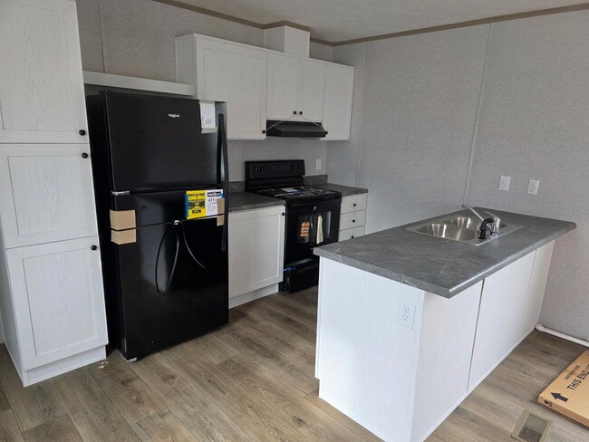 Building Photo - 28 Yoakum Cir