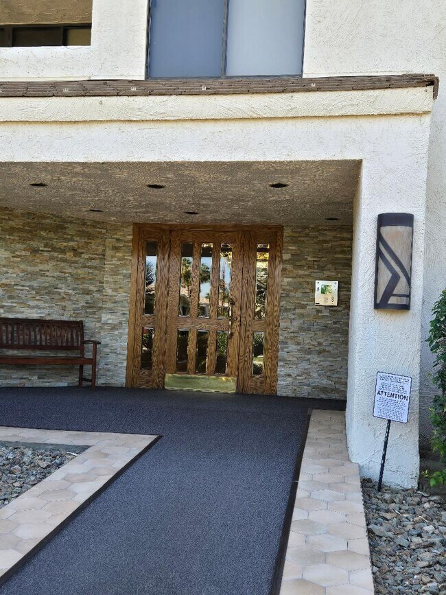 Building Photo - 910 Island Dr