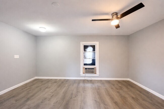 Building Photo - 15 Charlotte St