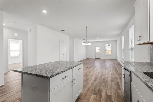 Building Photo - 1525 W Kerr Pass