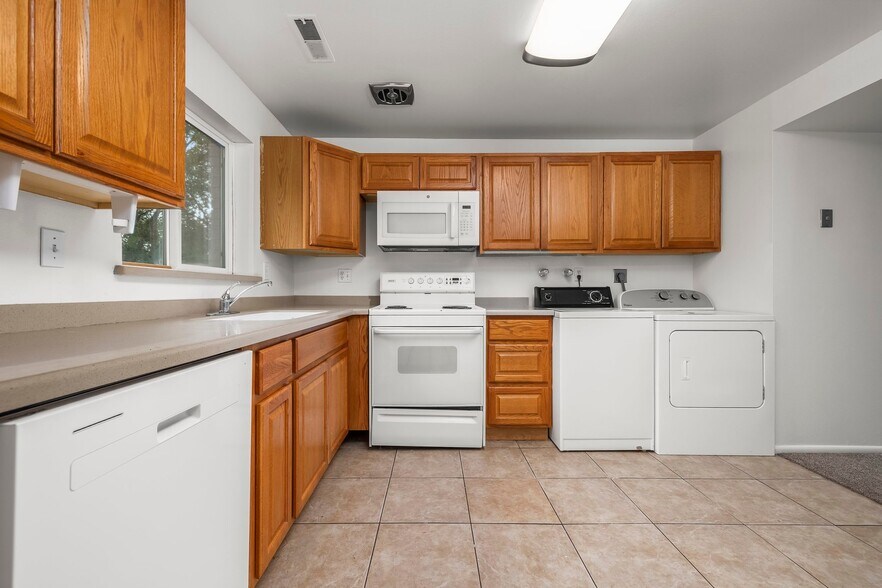 Building Photo - 1069 S 80 E