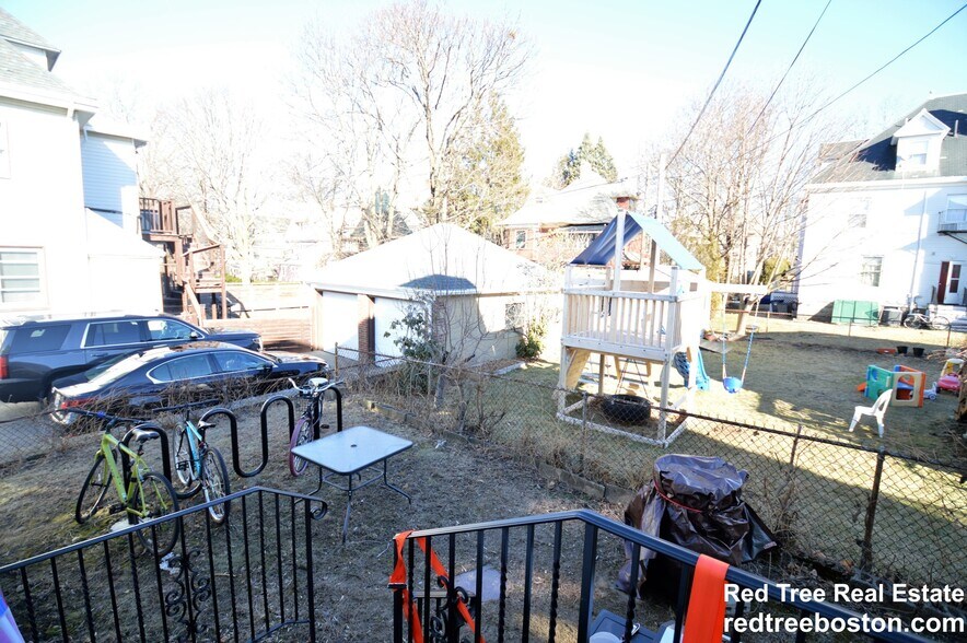 Building Photo - 34 Bentley St