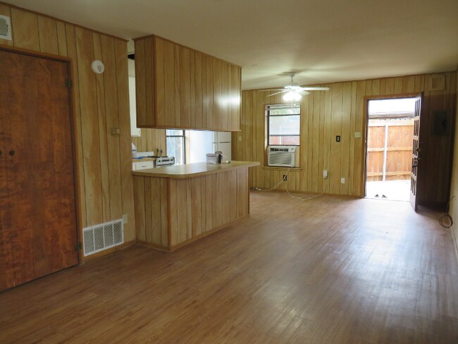 Building Photo - 306 Hollyhill Ln