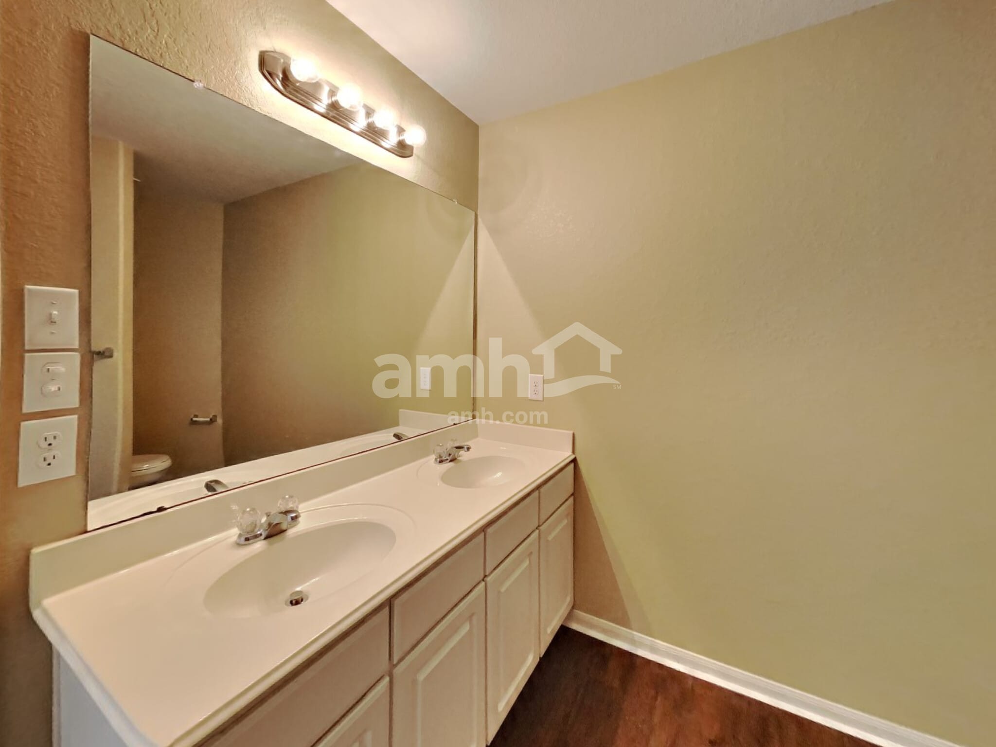 Building Photo - 9928 Grebe Dr