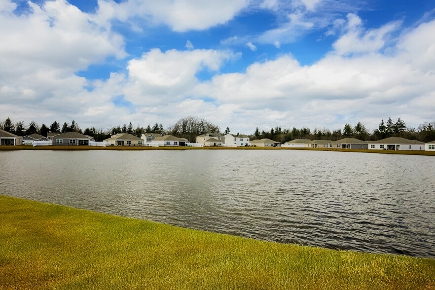 Building Photo - 1047 Autumns Wood Cir E