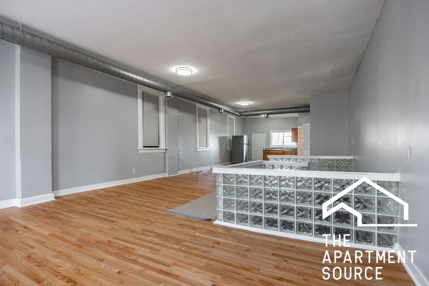 Building Photo - 1877 N Milwaukee Ave