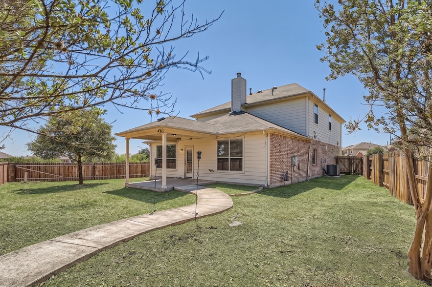 Building Photo - 806 Cielo Way