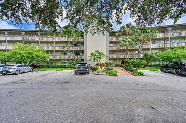 Building Photo - 3005 Portofino Isle