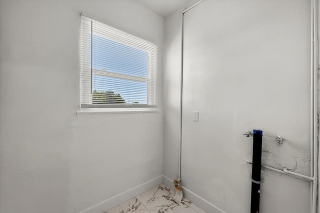 Building Photo - 1222 Aldine Ct