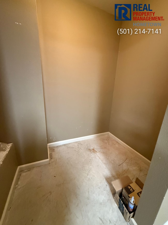 Building Photo - 2232 Ingleside Dr