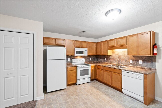 Building Photo - 504 Luxury Dr