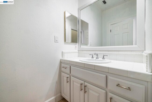 Building Photo - 3479 Gravina Pl