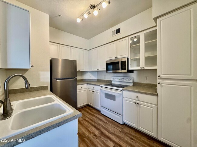 Building Photo - 1701 E Colter St