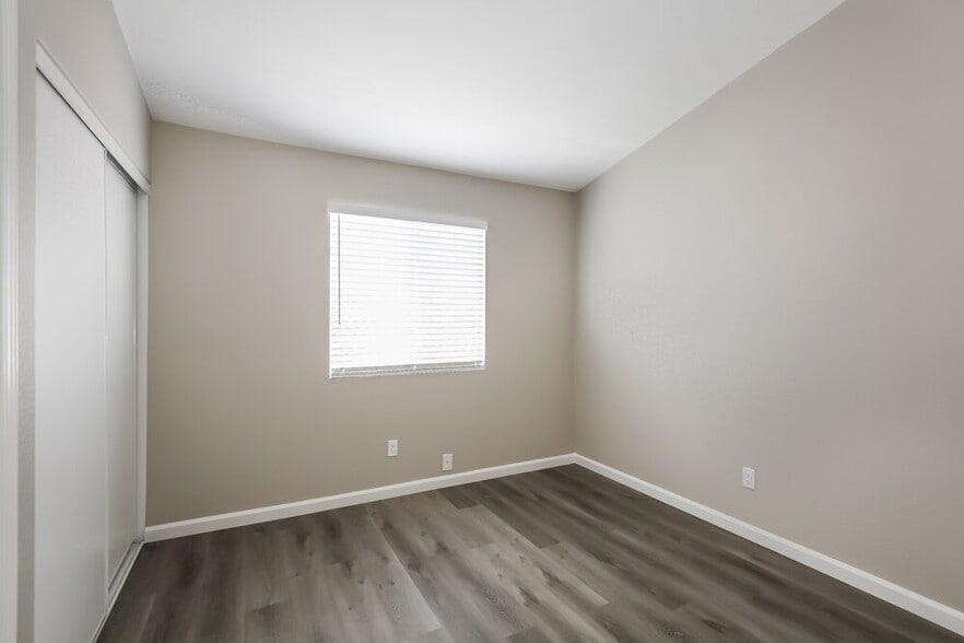 Building Photo - 1832 Fan Fare Dr