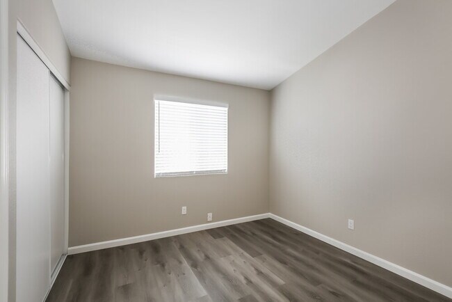 Building Photo - 1832 Fan Fare Dr