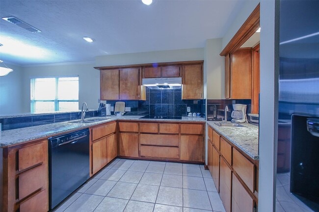 Building Photo - 9511 Sharpcrest St