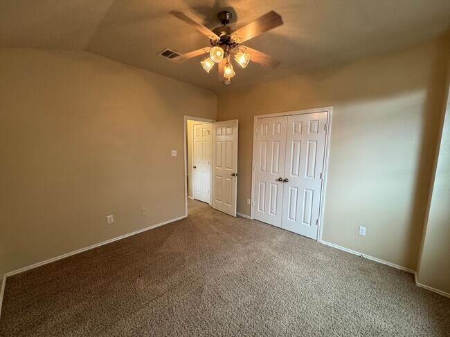 Building Photo - 6908 Golden Oak Ln