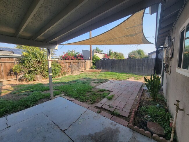 Building Photo - 2704 S Fairway Ct