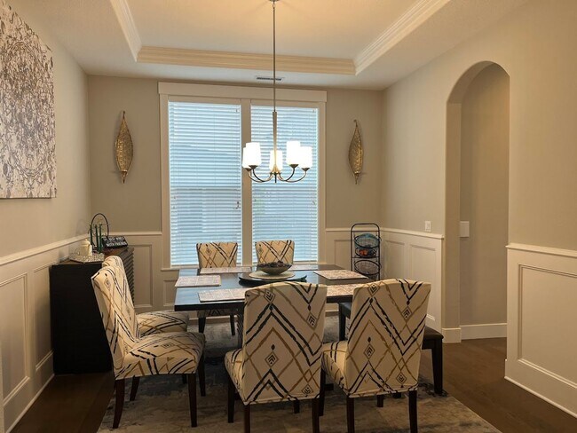 Building Photo - Fabulous 5 BD* 3 BA* + LARGE Bonus Room* S...