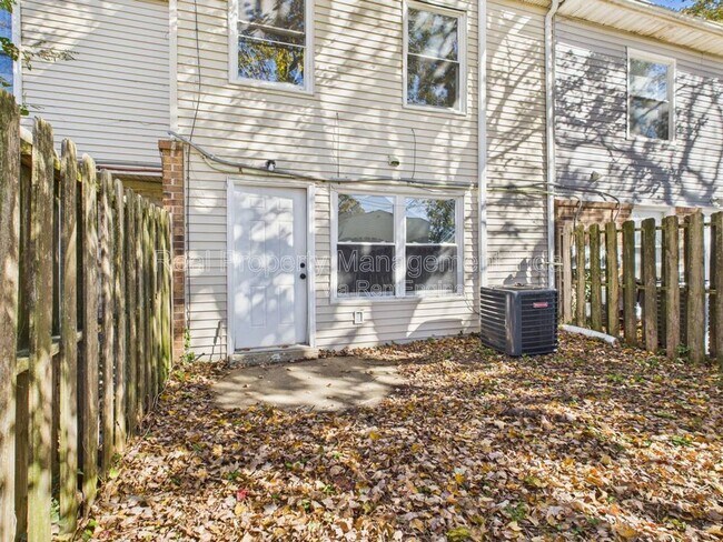 Building Photo - 1528 Darren Cir