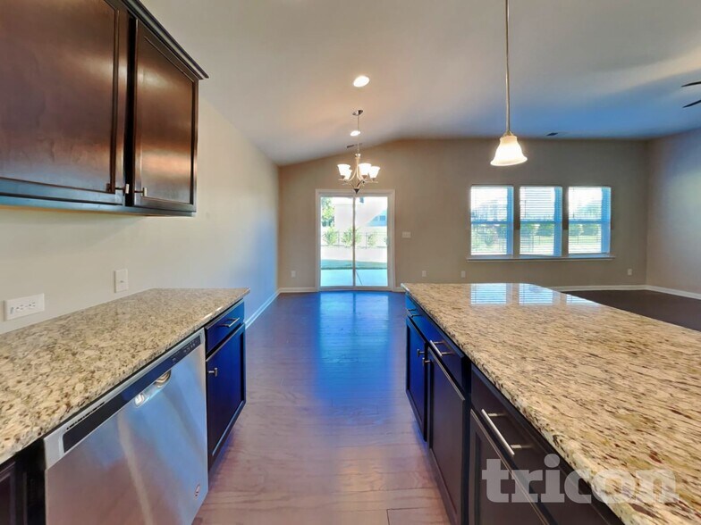 Building Photo - 64 Crew Clb Ct