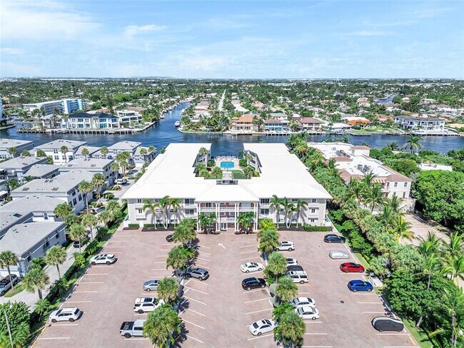 Building Photo - 1198 Hillsboro Mile