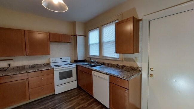 Building Photo - 98 W 8th Ave