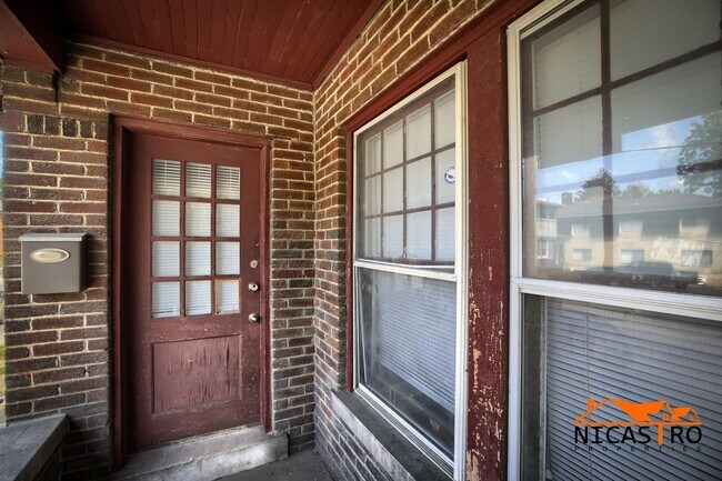 Building Photo - 2070 Indianola Ave