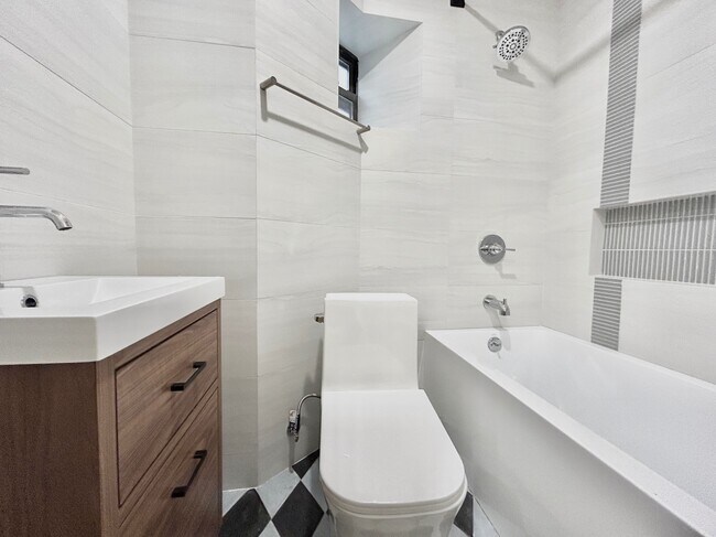 Building Photo - 524 W 134th St