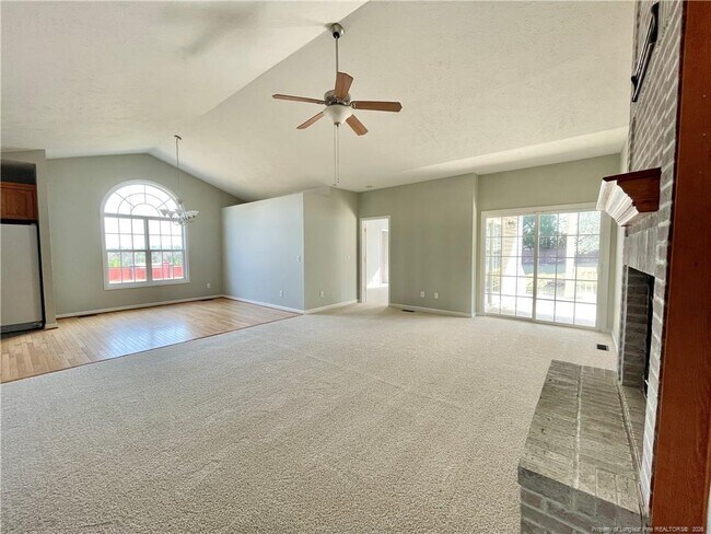 Building Photo - 11 Richmond Park Dr