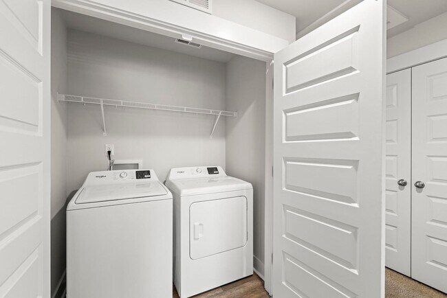 Building Photo - MOVE IN SPECIAL- ONE FREE MONTH RENT WITH A LEASE SIGNED BY FEB. 1!!