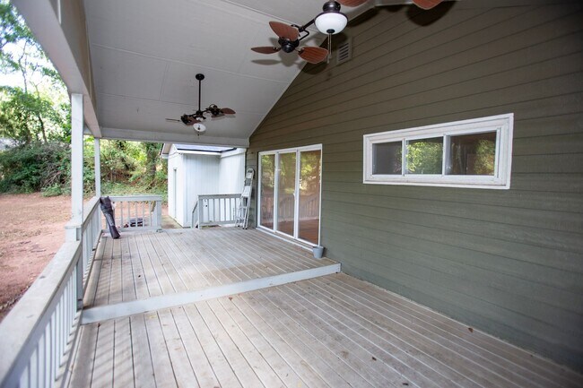 Building Photo - 230 Habersham Way