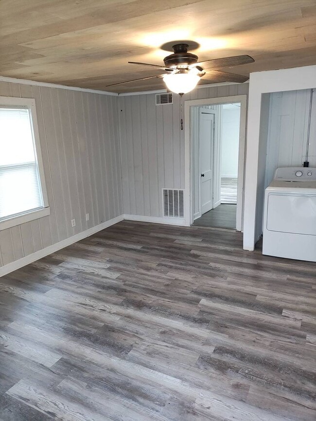 Building Photo - 2205 N 2nd St