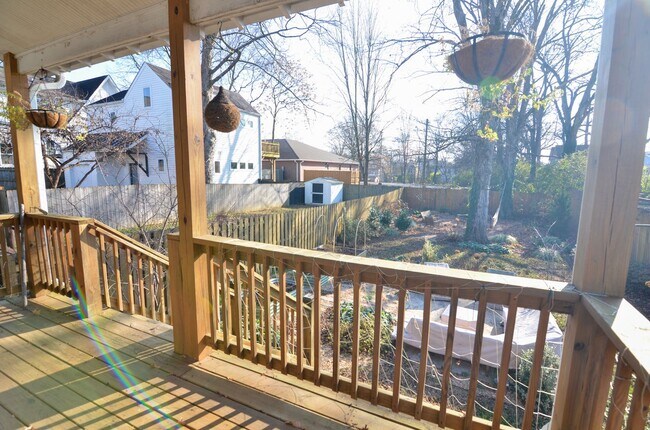 Building Photo - Stunner in East