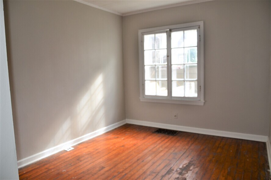 Building Photo - 65 E William St