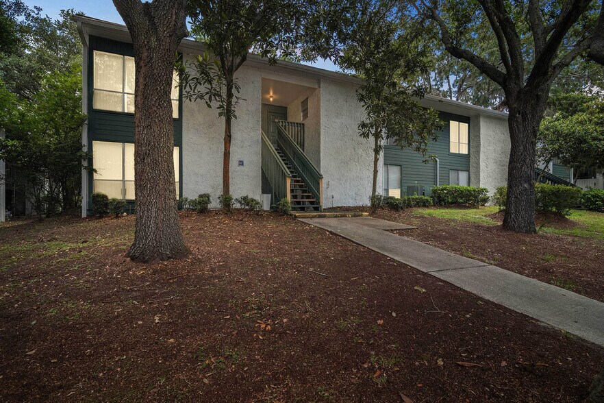 Building Photo - 3230 SW Archer Rd