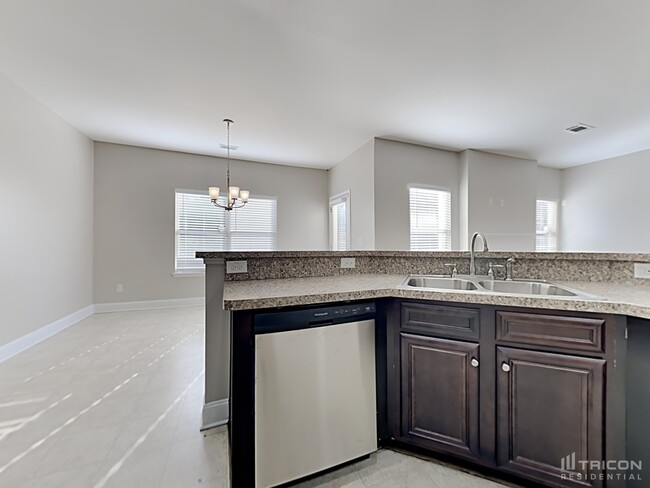 Building Photo - 5146 Summersun Dr