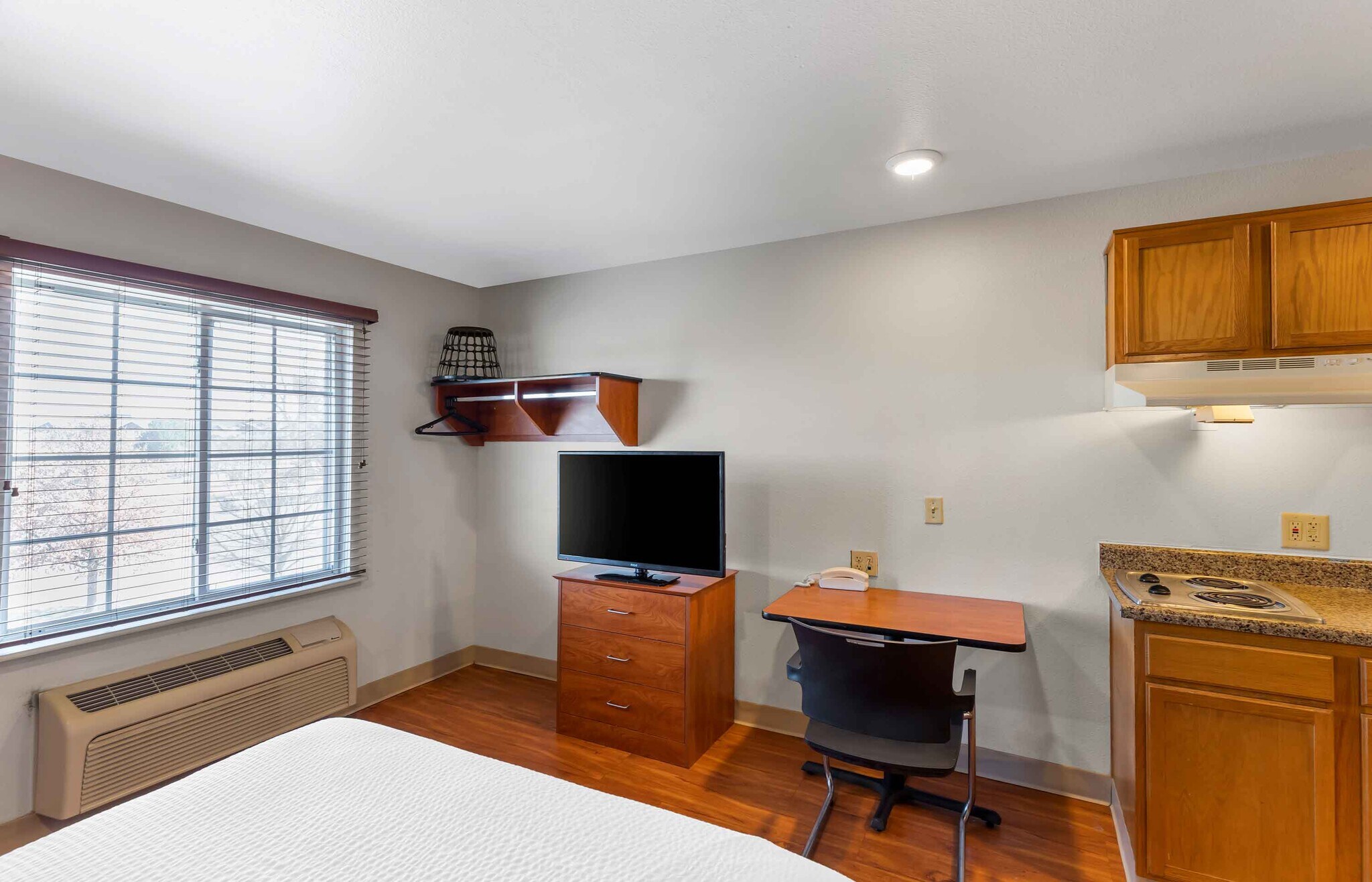 Building Photo - Furnished Studio-Denver - Aurora