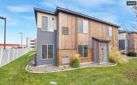Building Photo - AWESOME 2 BED 1 BATH WITH AWESOME AMENITIE...