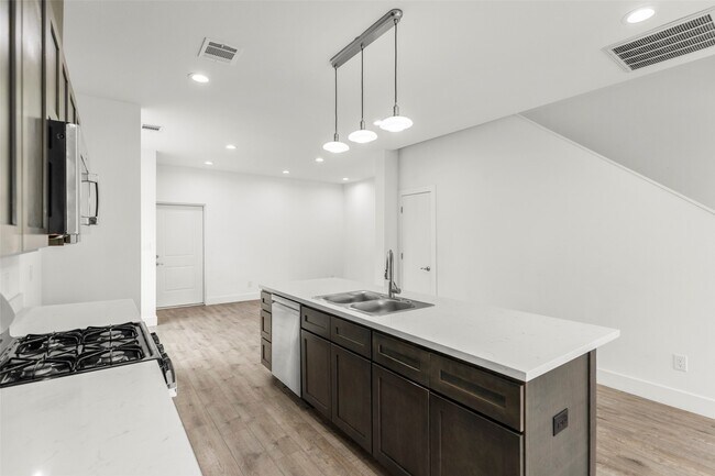 Building Photo - 2202 Wavell St