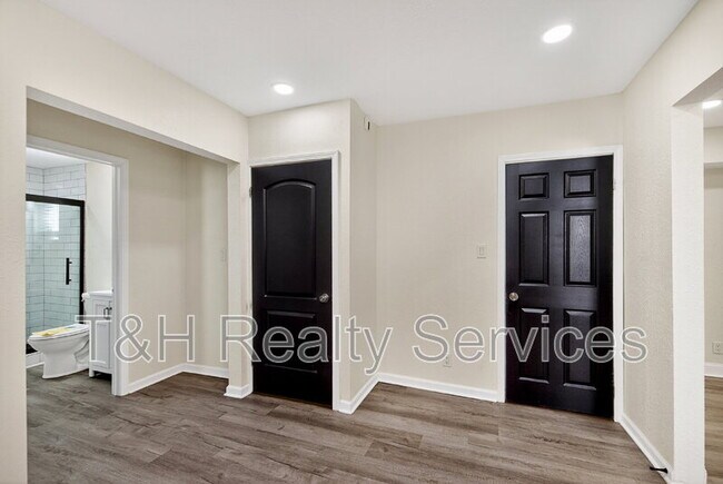 Building Photo - 1831 Olive St