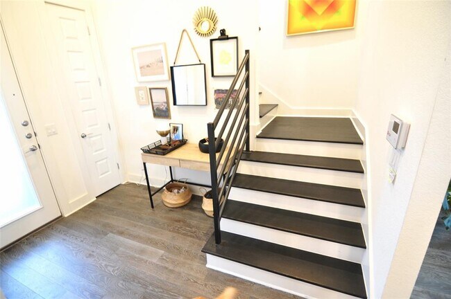 Building Photo - 6117 Seville Dr